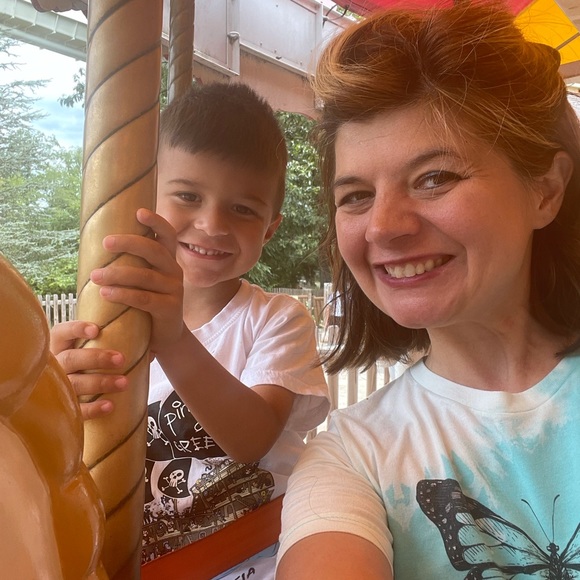 Meet your Posher, Carolyn - Picture 3 of 4